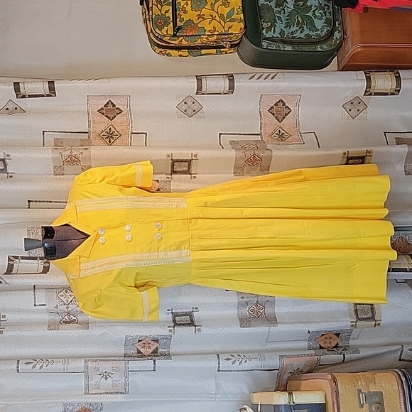 Vintage Yellow Pleat Dress - Picture 11 of 16